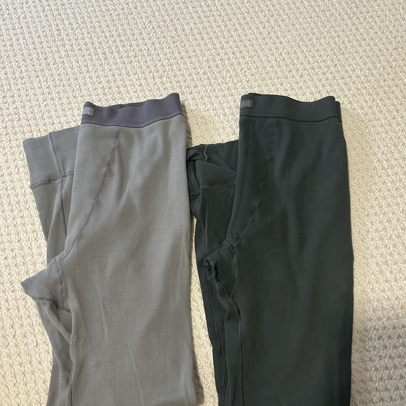 Skims Leggings 2 pairs for 95$ - Picture 3 of 5